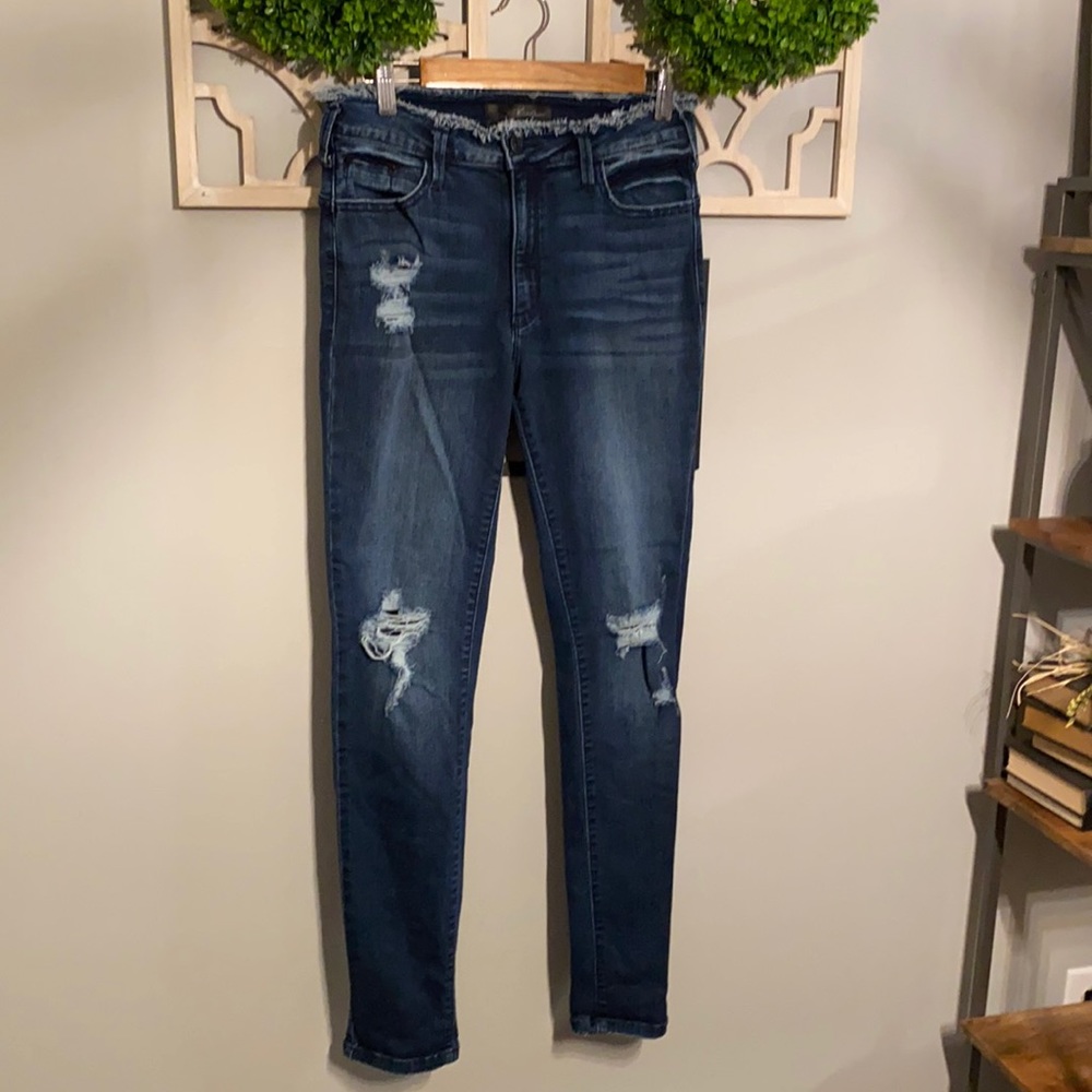 Kancan Estilo high rise distressed jean